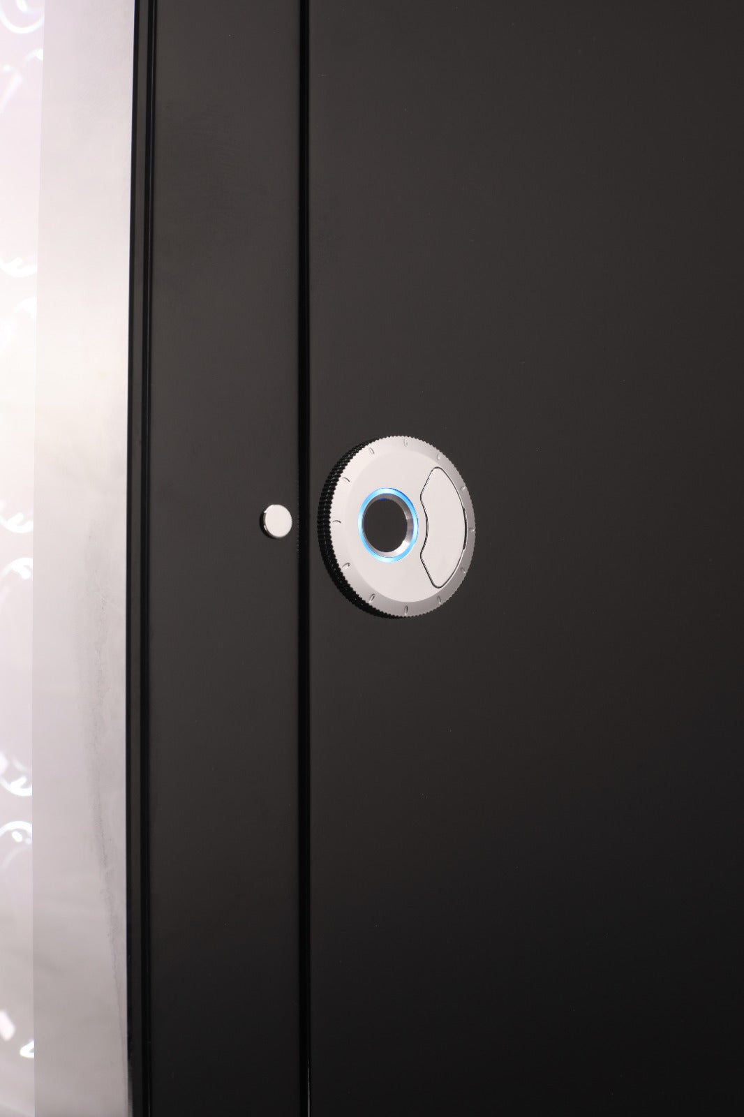 Lecteur d'empreinte digitale sur la porte du remontoir Éclipse