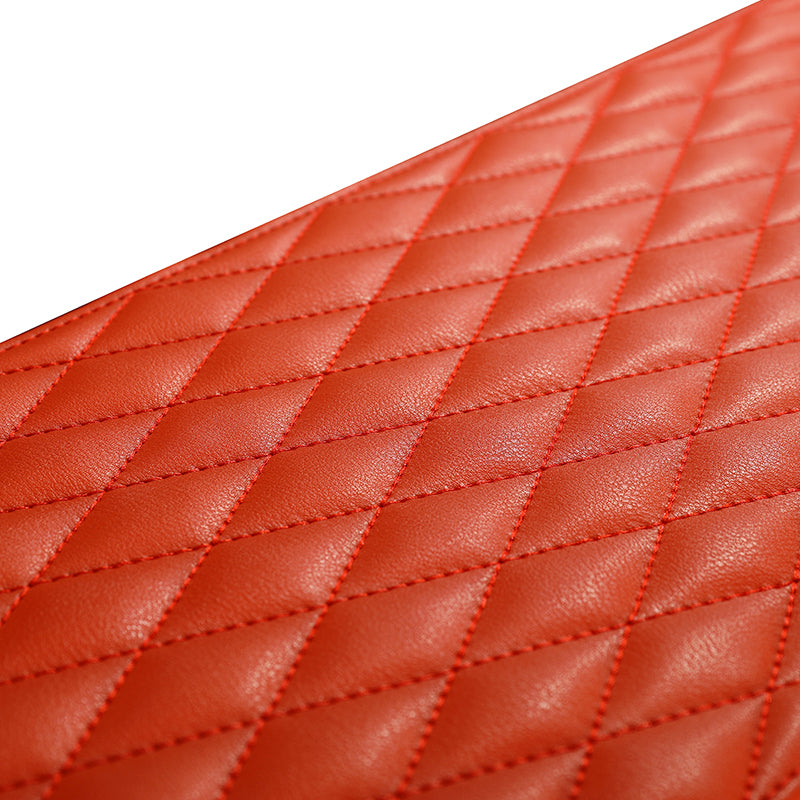 Détail du remontoir Pégase : rotors, cuir matelassé, panneau arrière