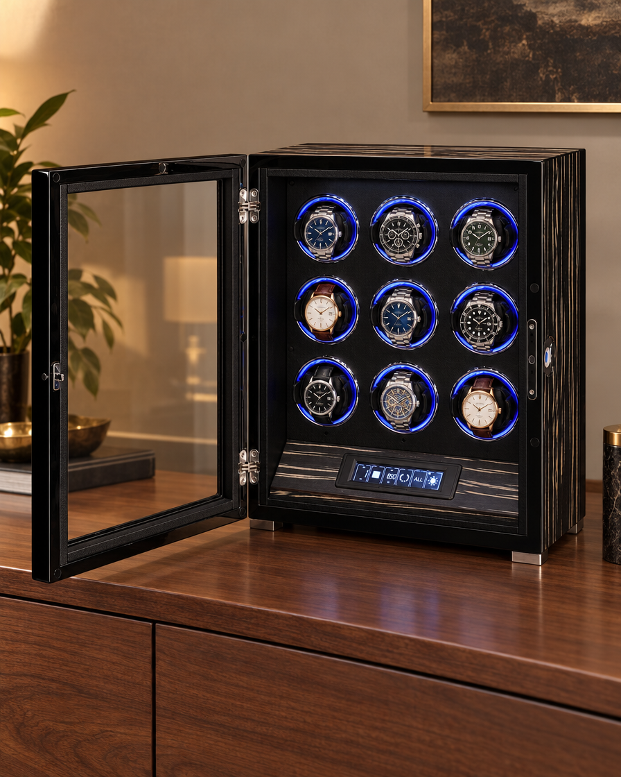 Remontoir Lyra 9 montres porte ouverte sur un buffet
