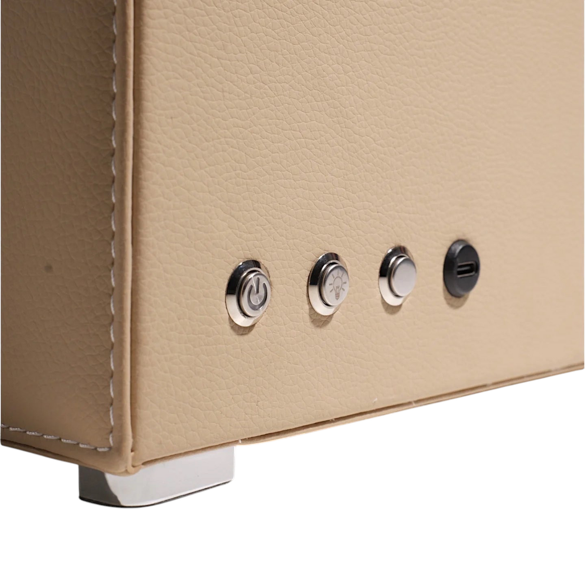 Panneau de commande en cuir beige du remontoir Andromède, boutons métal — Maison Orvian
