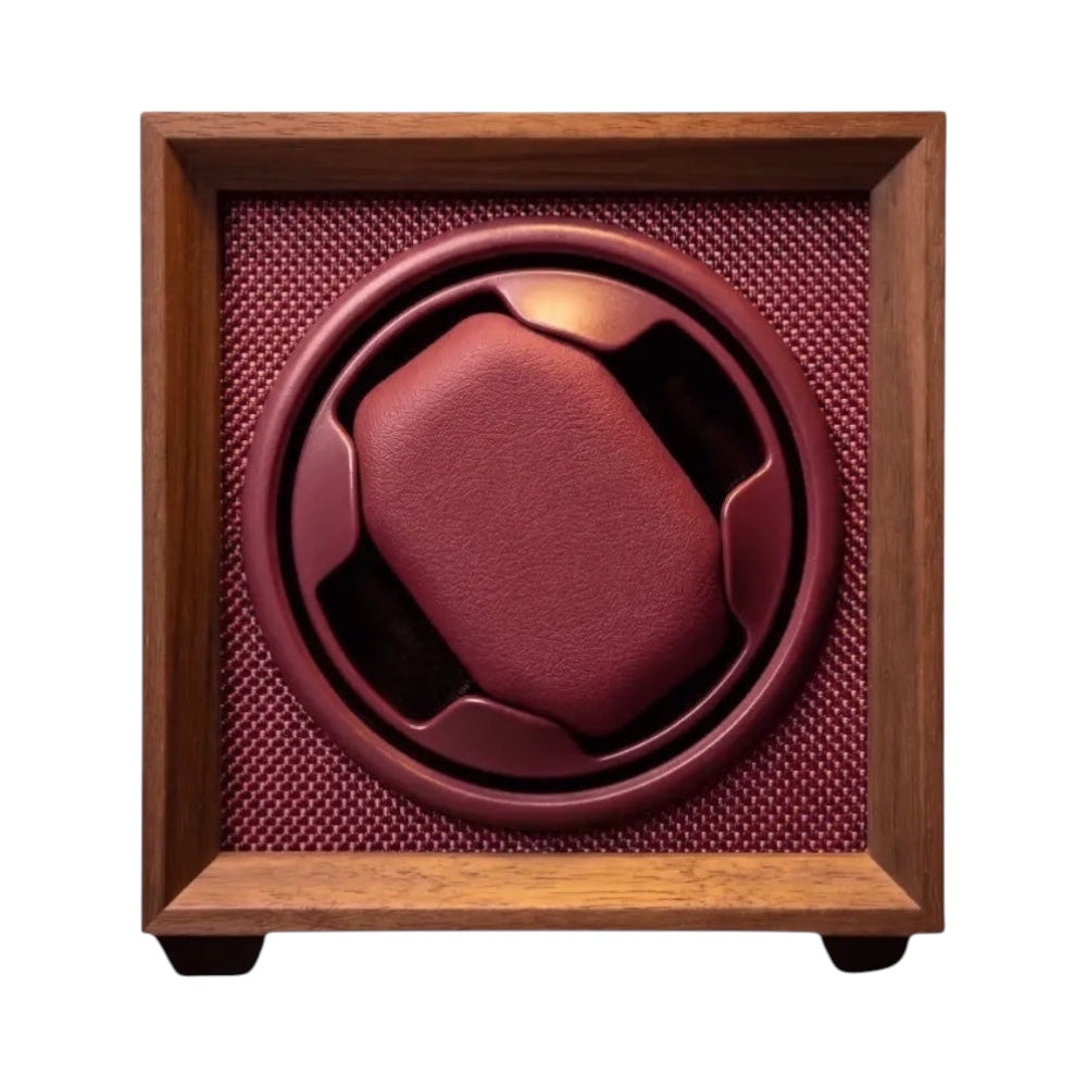 Remontoir pour montre automatique Maison Orvian Aurore en bois de chêne et textile bordeaux, format cube compact.