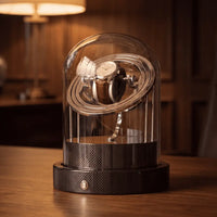 Remontoir Pulsar gyroscopique carbone — Maison Orvian