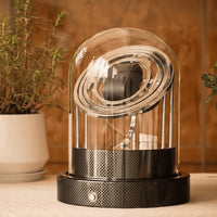 Remontoir Pulsar gyroscopique carbone — Maison Orvian