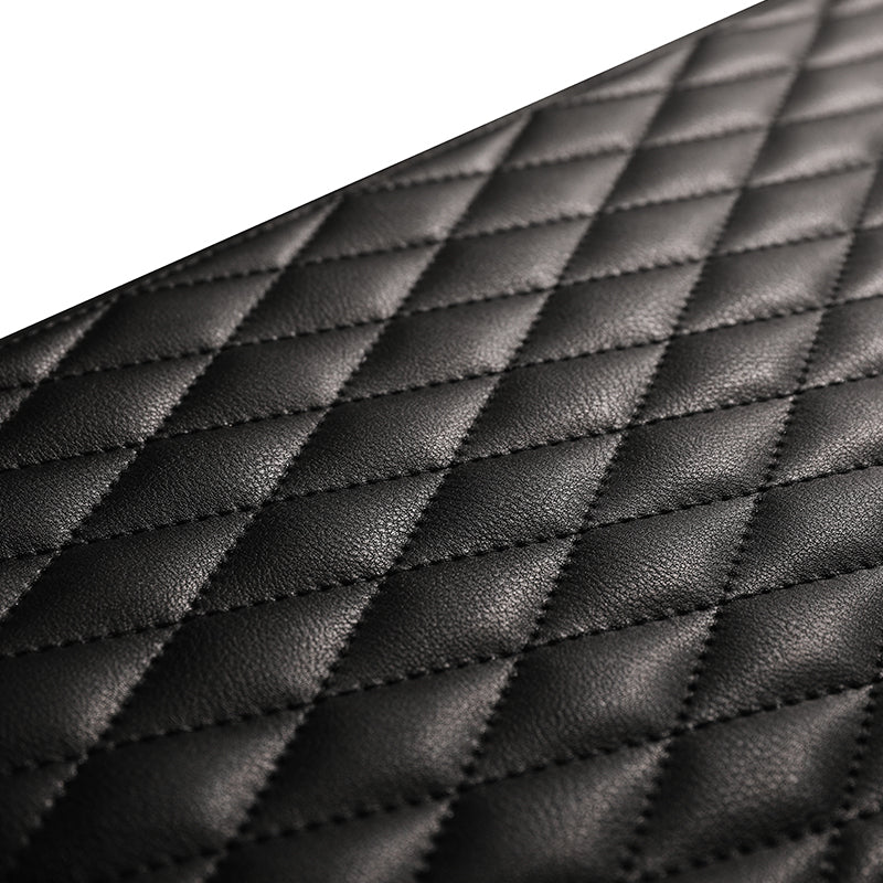 Détail du remontoir Pégase : rotors, cuir matelassé, panneau arrière