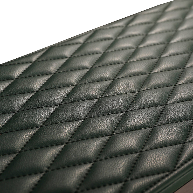 Détail du remontoir Pégase : rotors, cuir matelassé, panneau arrière